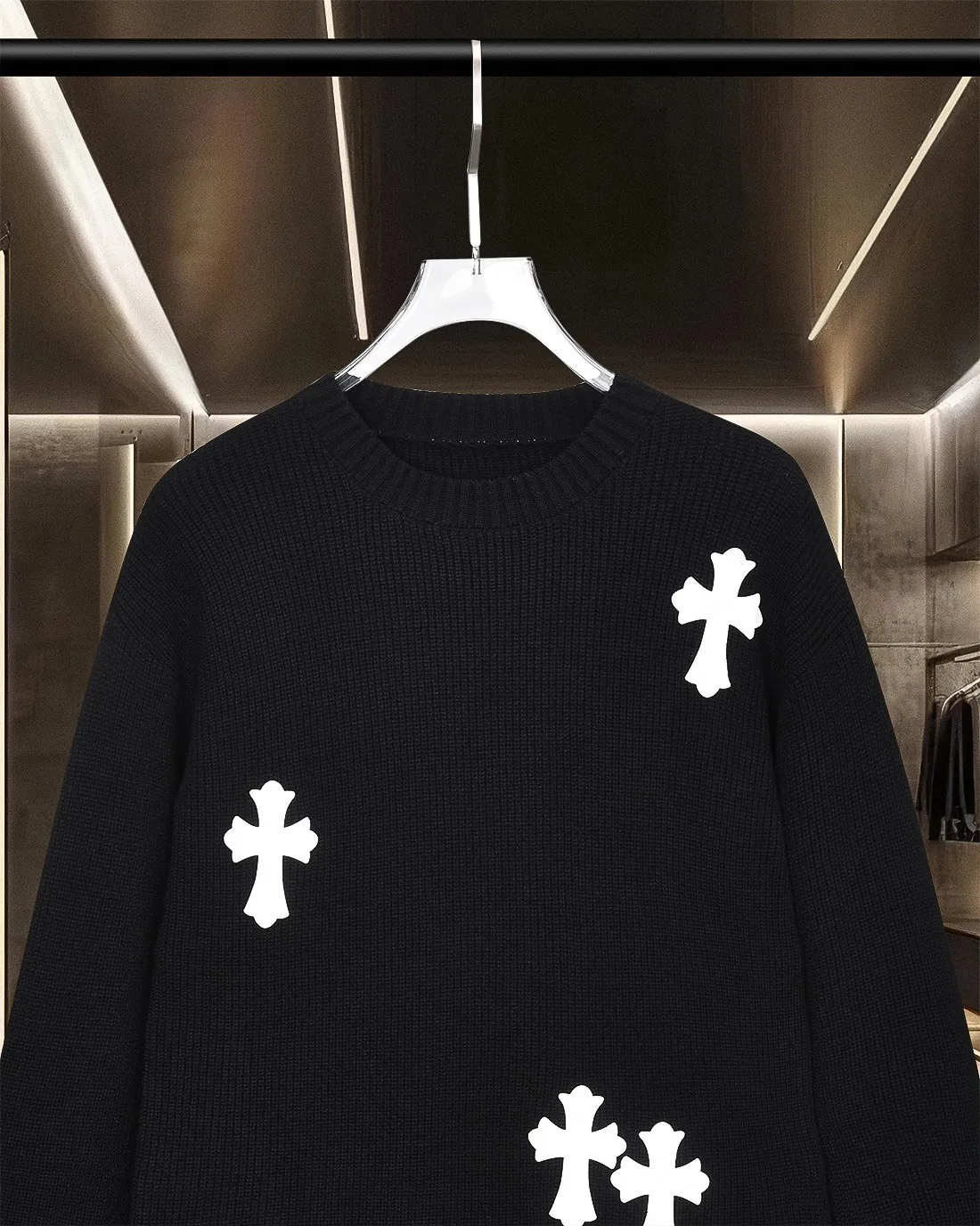 P276 (✅ Safe to recommend, sufficient stock) Chrome Hearts/Chrome Hearts 25Fw Classic CH Cross ✝ Logo Badge OS Loose Fit Drop Shoulder Thick Thread Pullover Sweater 2025FW Official Website New Original Fabric Official Same Style Selected Sweater Customization Imported Wool Blended Fabric High-End Version, Counter Customized Fabric Highly breathable and comfortable, exquisitely crafted, with impeccable detail processing, ✅Customized logo engraved buttons, complete with three labels. Brand element design concept reflects high quality. It feels delicate and soft! Presenting a casual cut, the upper body shape is great 🐍 Color; black and white Size: M-XXXL